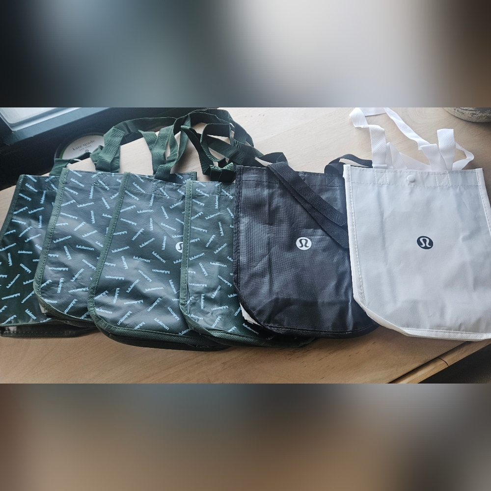 Lululemon Athletica Black and White Everyday Bag - 6 Small Bags